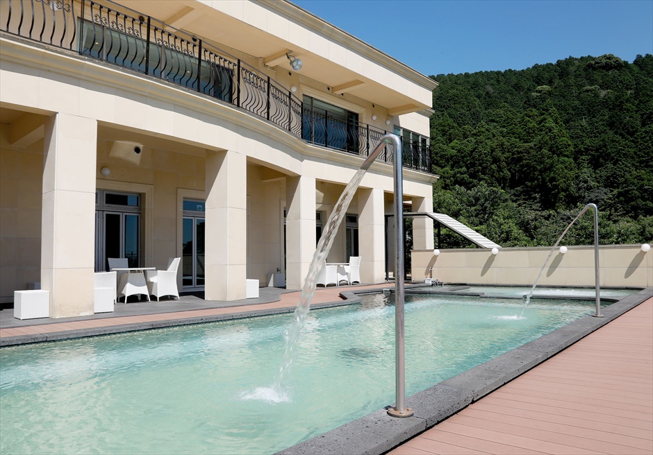 熱海スパ＆リゾート　施設写真　温泉プール