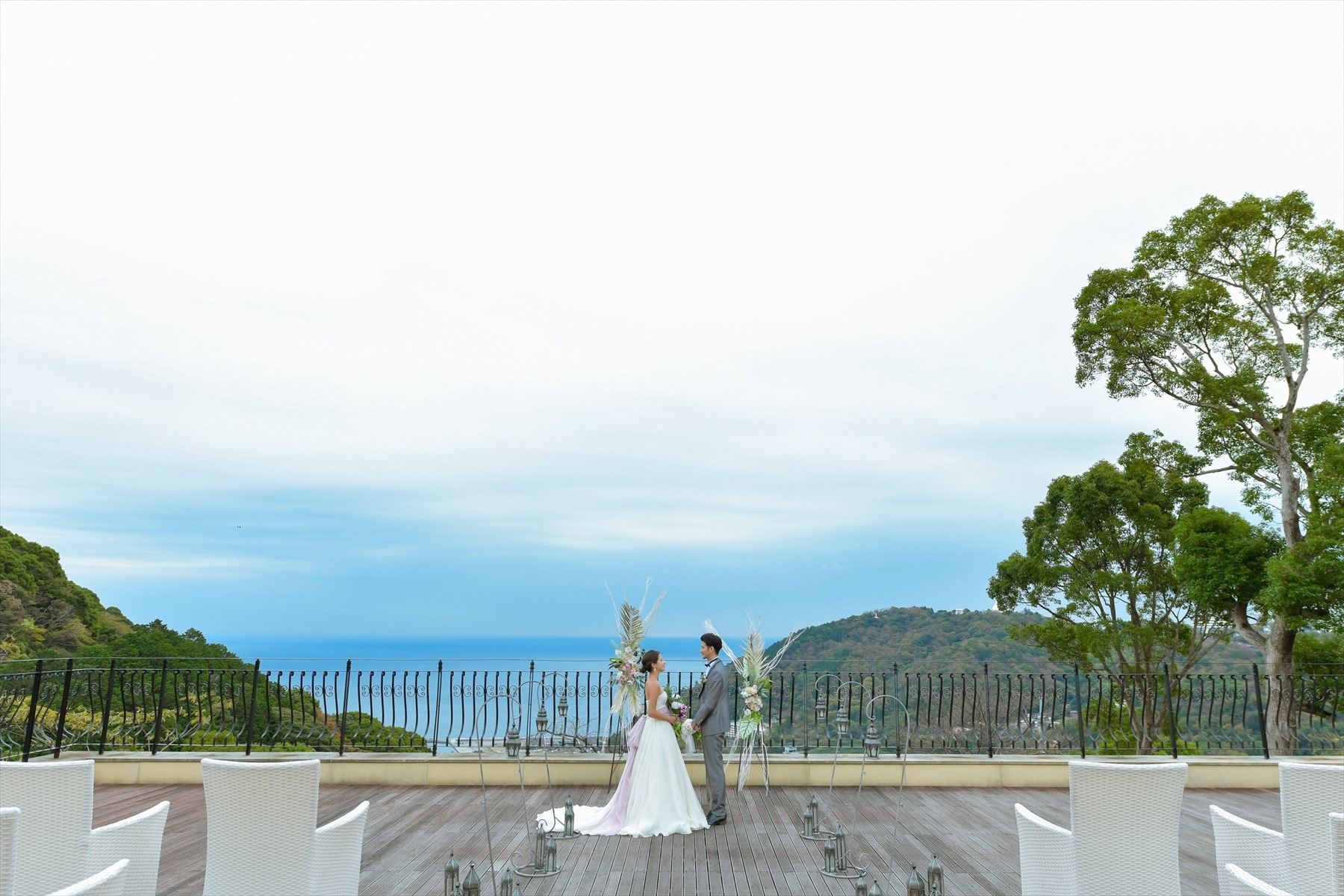 静岡県熱海結婚式場　挙式会場装飾　オーシャンビュー